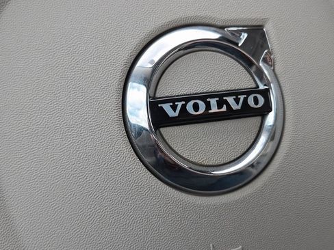 Certified 2024 Volvo V60 B5 Cross Country Plus image 24