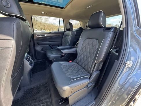 Used 2024 Volkswagen Atlas SEL Premium R-Line image 11
