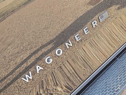 Used 2024 Jeep Wagoneer Series II w/ Flexible Seating Group RWD image 11