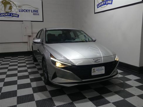 Used 2022 Hyundai Elantra SEL w/ Convenience Package FWD image 5