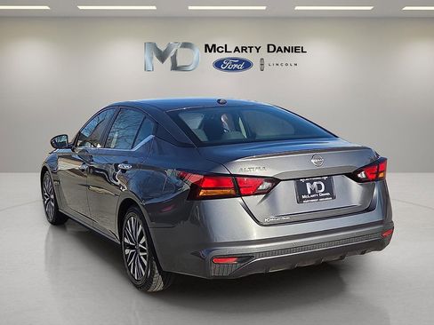 Used 2024 Nissan Altima 2.5 SV image 4