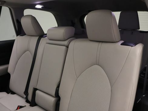Certified 2024 Toyota Grand Highlander FWD image 18