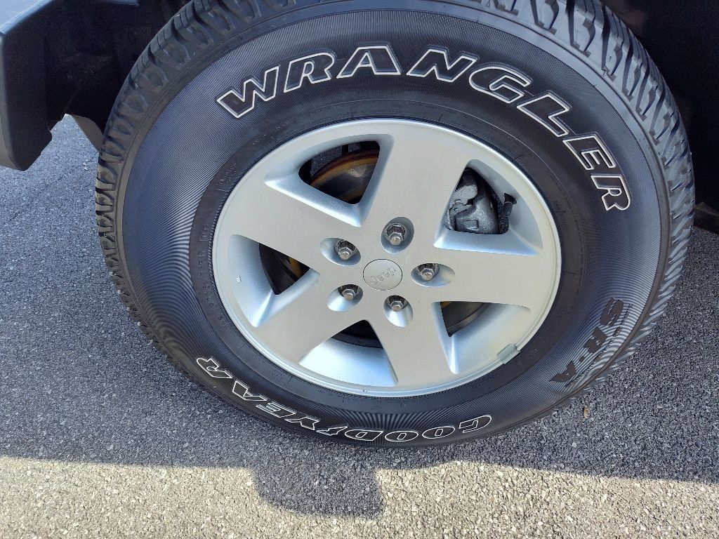 Used 2009 Jeep Wrangler Rubicon w/ PWR Convenience Group AWD/4WD image 9