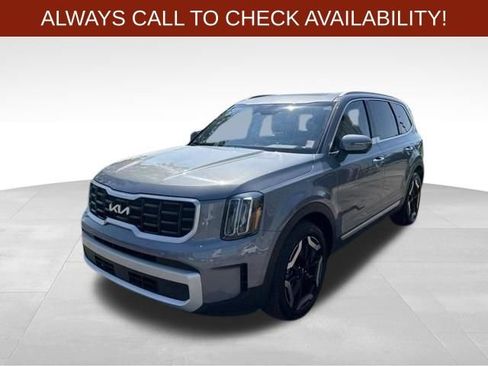Used 2025 Kia Telluride S FWD image 3