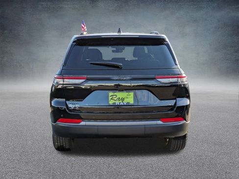 New 2026 Jeep Grand Cherokee Altitude AWD/4WD image 4