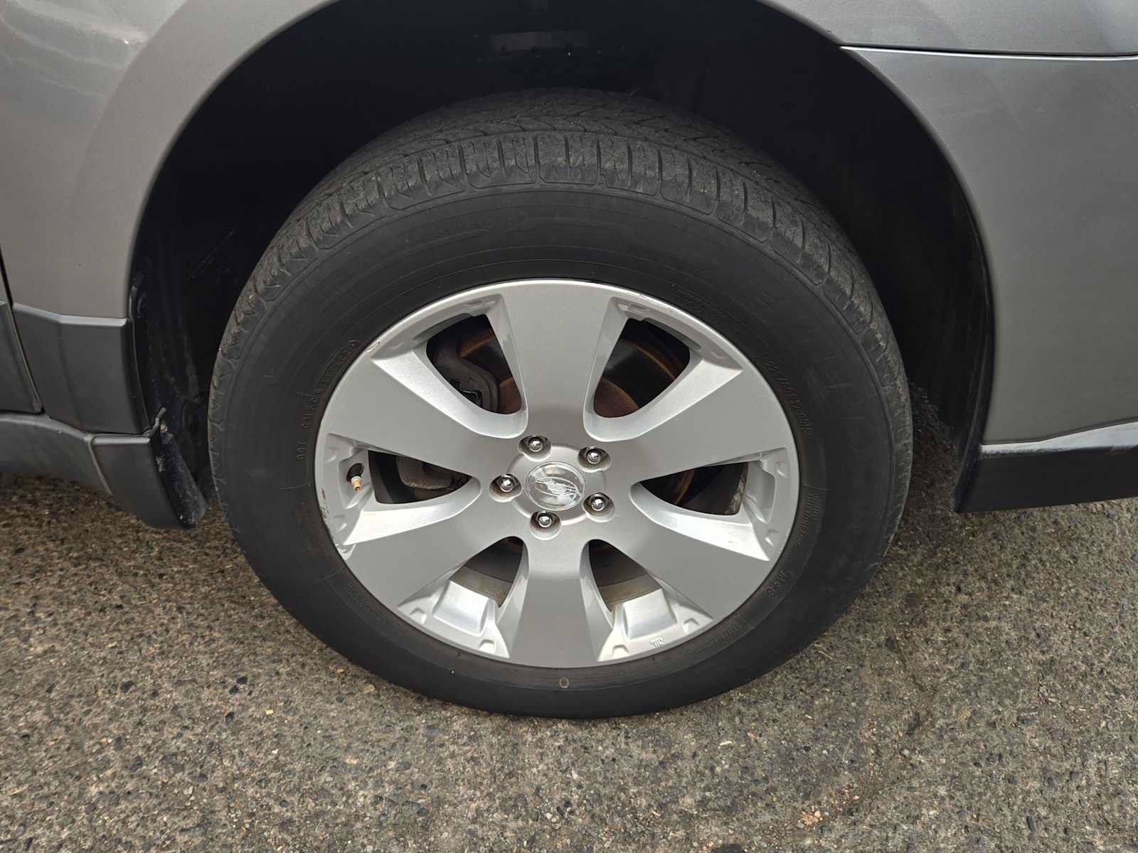 Used 2011 Subaru Outback 2.5i Premium AWD/4WD image 9