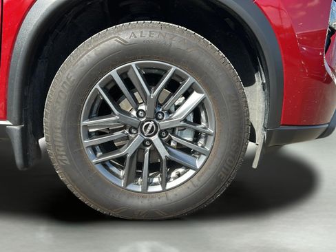 Used 2025 Nissan Rogue S FWD image 32