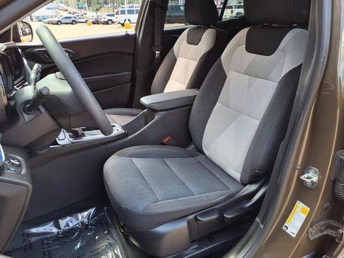 Used 2024 Chevrolet Trax LS w/ LS Convenience Package FWD image 9