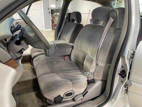 Used 2000 Buick Le Sabre Custom w/ Luxury Opt Pkg image 10