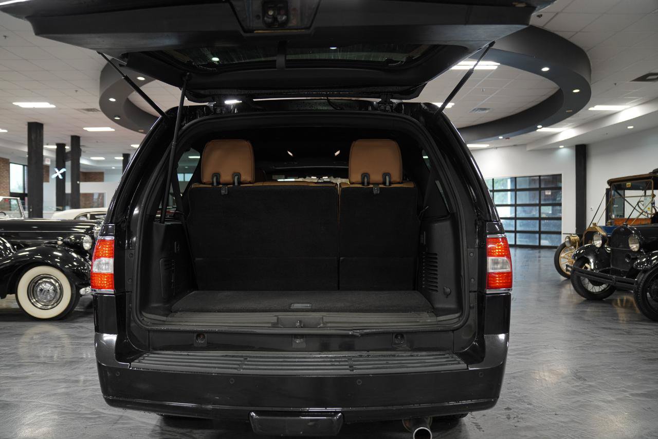 Used 2012 Lincoln Navigator 4WD image 17