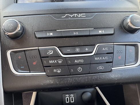 Used 2019 Ford Fusion SEL image 13