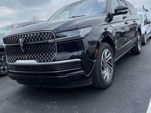 Used 2025 Lincoln Navigator L Reserve AWD/4WD image 1