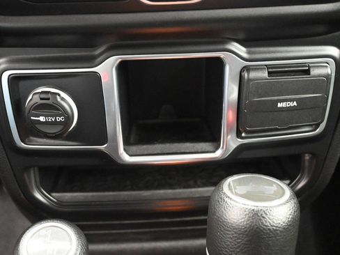 Used 2020 Jeep Wrangler Sport image 21