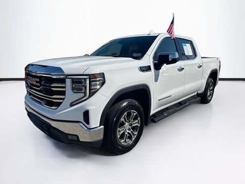Used 2025 GMC Sierra 1500 SLT AWD/4WD image 3