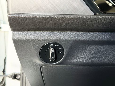 Used 2024 Volkswagen Jetta SE w/ Panoramic Sunroof Package FWD image 21
