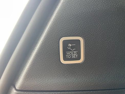 New 2027 Chrysler Pacifica Select FWD image 13