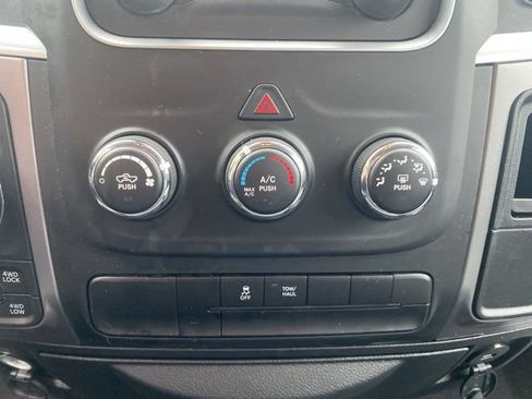 Used 2024 RAM 1500 Classic SLT AWD/4WD image 17