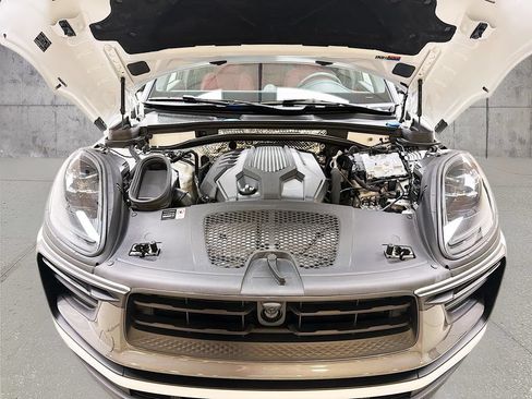 Certified 2025 Porsche Macan Turbo AWD/4WD image 32