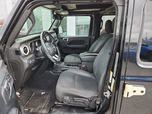 Used 2019 Jeep Wrangler Unlimited Sahara AWD/4WD image 14