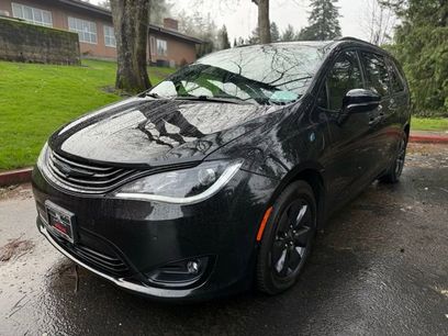 Used 2019 Chrysler Pacifica Limited w/ Advanced Safetytec Group