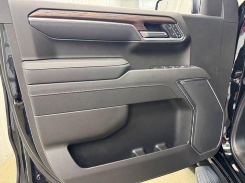 New 2026 GMC Sierra 1500 SLT image 9