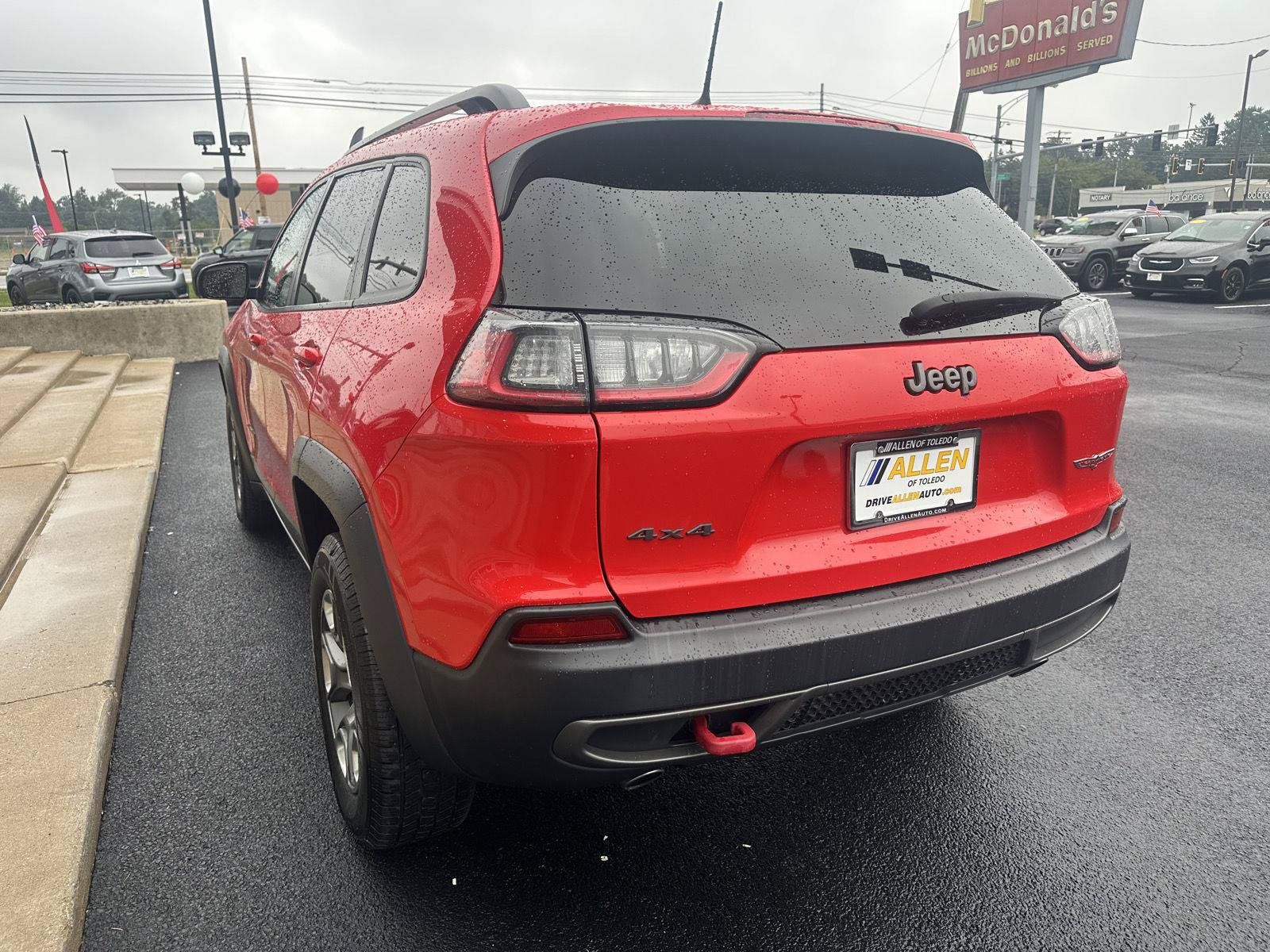 Used 2019 Jeep Cherokee Trailhawk AWD/4WD image 8