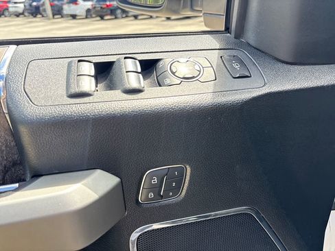 Used 2019 Ford F250 Lariat w/ Lariat Ultimate Package AWD/4WD image 17