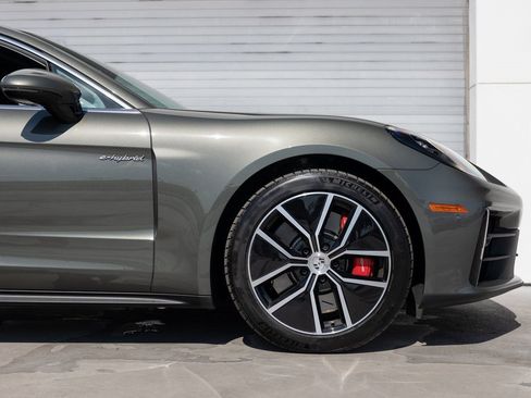 Certified 2025 Porsche Panamera 4S image 9