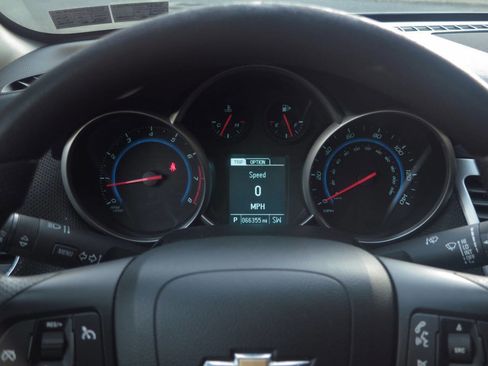 Used 2015 Chevrolet Cruze LT w/ Sun And Sound Package FWD image 9