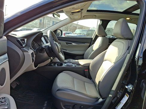 Certified 2025 INFINITI QX50 Luxe image 13