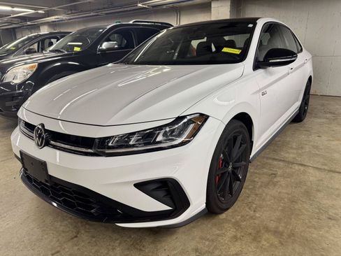 Used 2025 Volkswagen Jetta GLI Autobahn FWD image 2