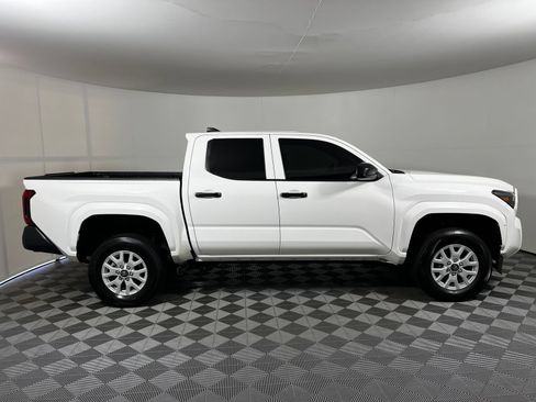 Certified 2025 Toyota Tacoma SR RWD image 5