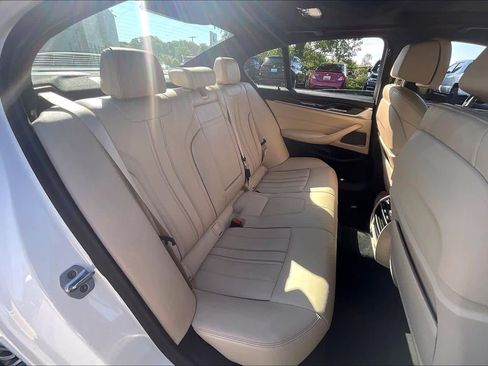 Used 2020 BMW 530i w/ Lighting Package RWD image 19