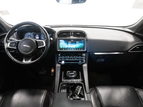Used 2020 Jaguar F-PACE Prestige AWD/4WD image 10