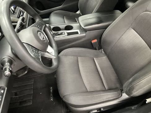 Used 2025 Nissan Altima 2.5 SV FWD image 10