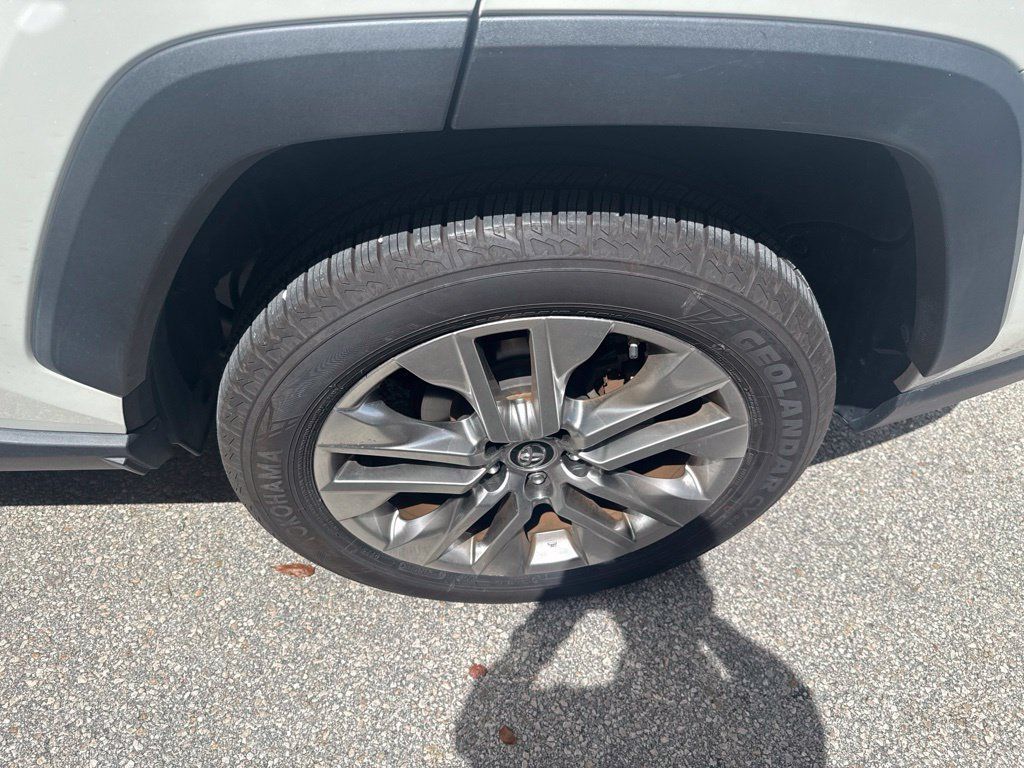 Used 2019 Toyota RAV4 Limited w/ Cold Weather Package FWD image 6