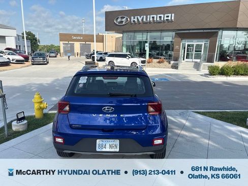 Used 2023 Hyundai Venue Limited FWD image 8
