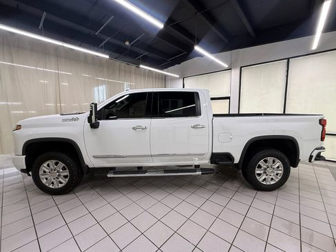 Certified 2024 Chevrolet Silverado 2500 High Country AWD/4WD image 9
