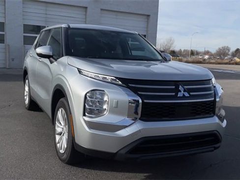 Used 2025 Mitsubishi Outlander ES image 4