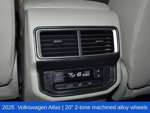 Used 2025 Volkswagen Atlas SE AWD/4WD image 27