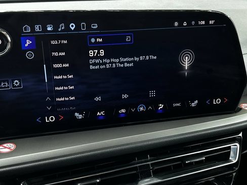 Used 2025 Chevrolet Traverse LT FWD image 19