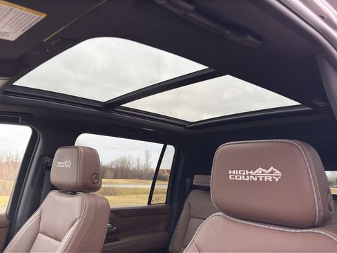 Used 2023 Chevrolet Suburban High Country image 22