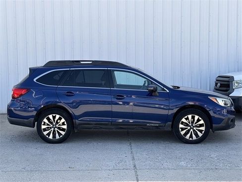 Used 2017 Subaru Outback 2.5i Limited image 3