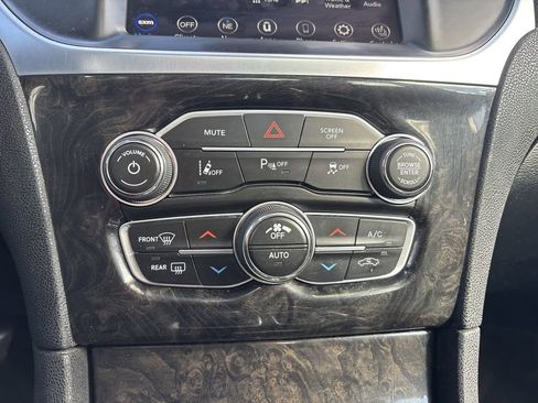 Used 2018 Chrysler 300 Limited w/ Safetytec Plus Group image 26