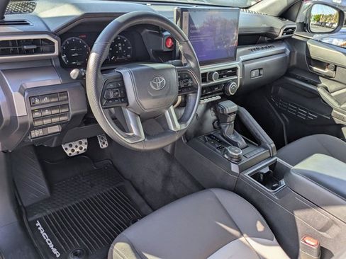 Used 2025 Toyota Tacoma TRD Sport image 17