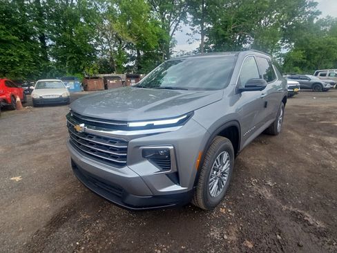 New 2026 Chevrolet Traverse LT w/ Driver Confidence Package AWD/4WD image 3