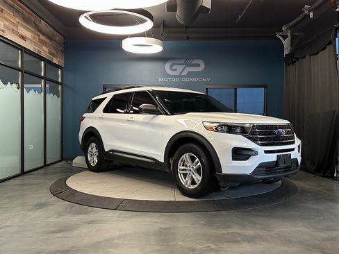 Used 2020 Ford Explorer XLT image 1
