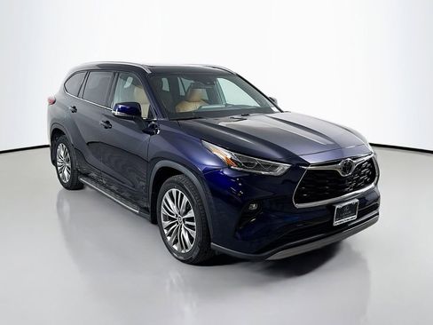 Used 2022 Toyota Highlander Platinum image 3
