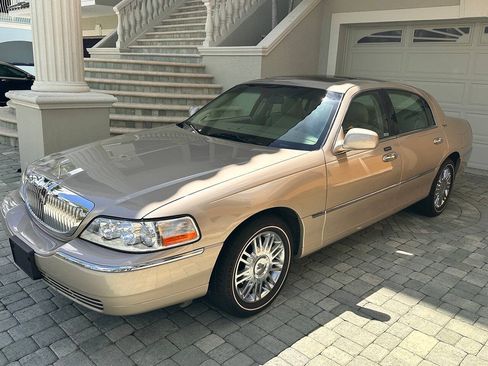 Used 2007 Lincoln Town Car Signature Limited RWD image 28