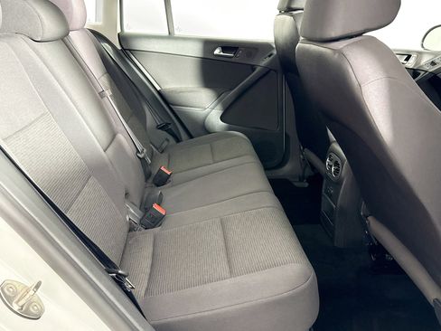 Used 2018 Volkswagen Tiguan Limited w/ Premium Package image 32